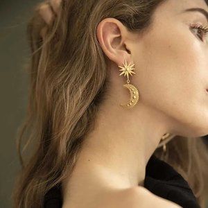 Crescent Moon & Star Celestial Ethereal Gold Alloy Drop Earrings NEW